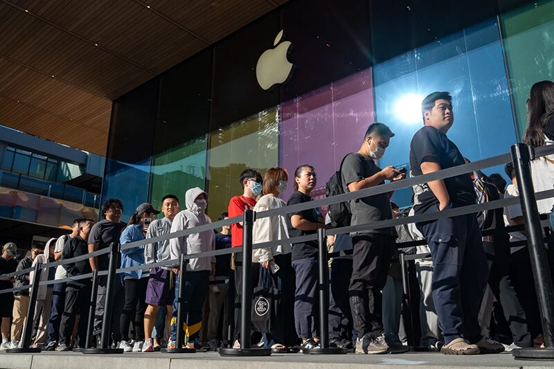 Line outside Apple store